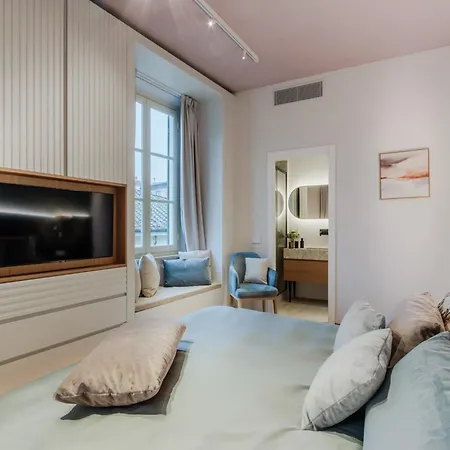 Luxury Inside The Walls Of * לוקה