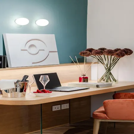 דירה Luxury Inside The Walls Of