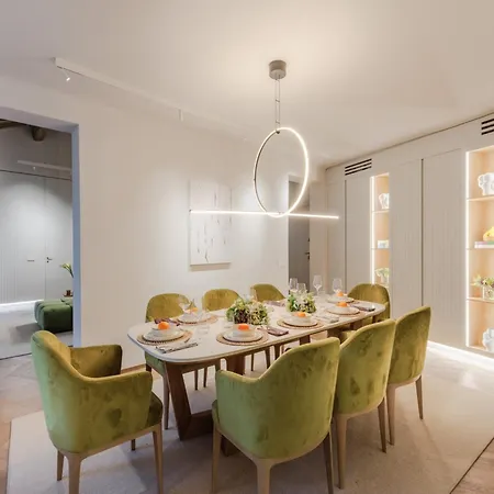 Luxury Inside The Walls Of * לוקה