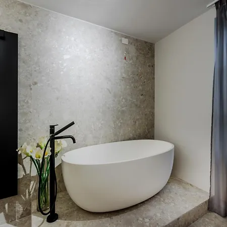 Luxury Inside The Walls Of Apartman *